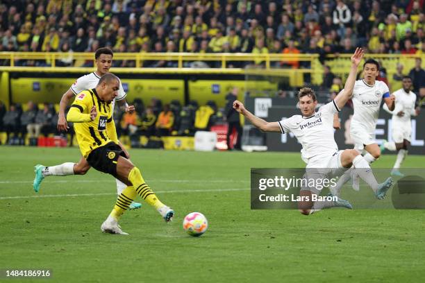 Donyell Malen of Borussia Dortmund scores the team's fourth goal during the Bundesliga match between Borussia Dortmund and Eintracht Frankfurt at...