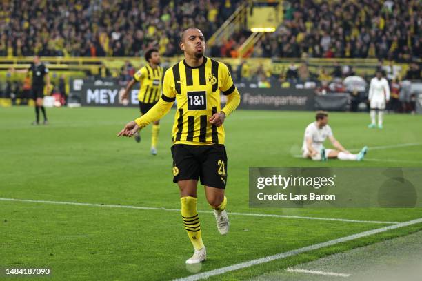 Donyell Malen of Borussia Dortmund celebrates after scoring the team's fourth goal during the Bundesliga match between Borussia Dortmund and...