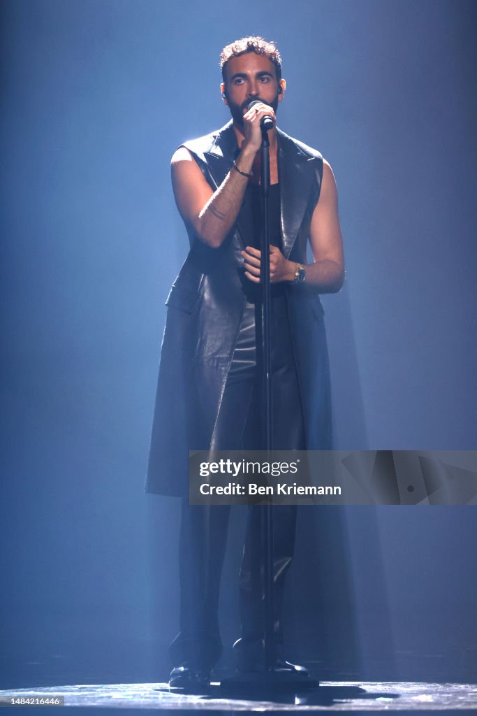 Marco Mengoni performs on stage during the Giovanni Zarrella show at... News Photo Getty Images Marco Mengoni performs on stage during the Giovanni Zarrella show at... News Photo Getty Images