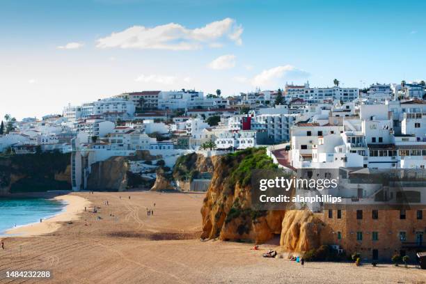 vista di albufeira, algarve, portogallo. - faro foto e immagini stock