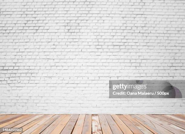 empty wooden table against brick wall,romania - table brick wall wood stockfoto's en -beelden
