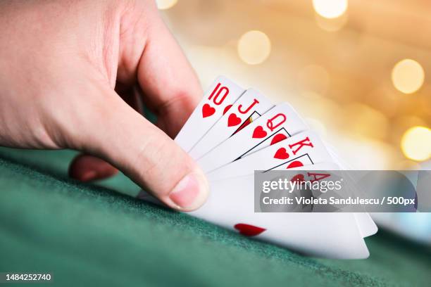 cropped hand holding cards - série de cartas do mesmo naipe imagens e fotografias de stock