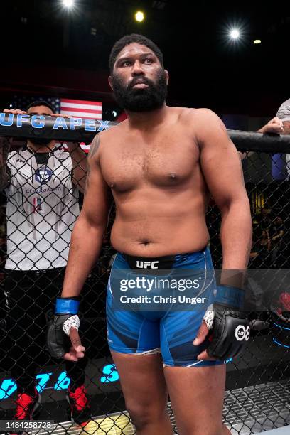 Curtis Blaydes prepares to fight Sergei Pavlovich of Russia in a heavyweight fight during the UFC Fight Night event at UFC APEX on April 22, 2023 in...
