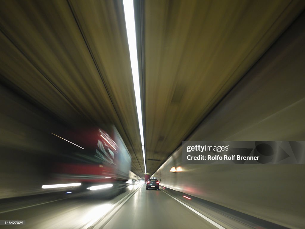 Traffic in a tunnel