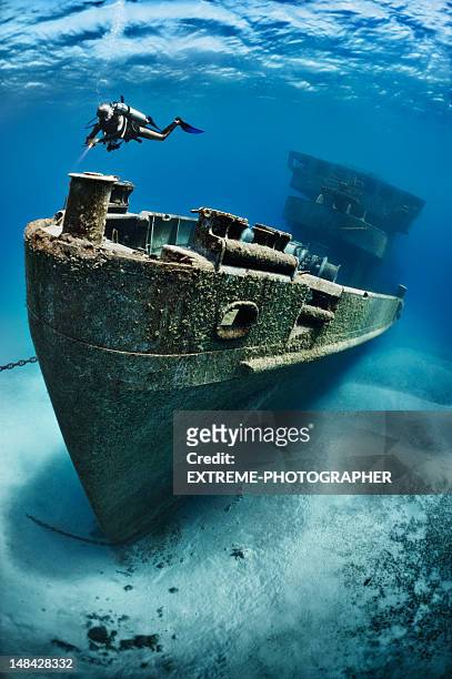 fantastische discovery - shipwreck stock-fotos und bilder
