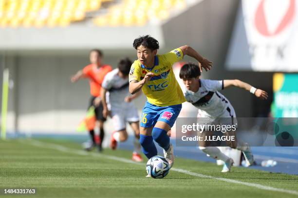 Yuto YAMADA of Tochigi SC in action during the J.LEAGUE Meiji Yasuda J2 11th Sec. Match between Tochigi SC and Iwaki FC at kanseki Stadium Tochigi on...