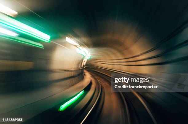 high speed train - road richtung power station bei nacht stock-fotos und bilder