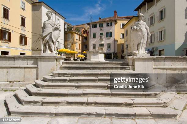 trg 1 maja plaza with statues and fountain. - piran slovenia stock pictures, royalty-free photos & images