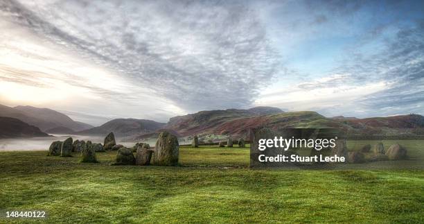 castlerigg stone circle, lake district, cumbria - castlerigg stone circle stock-fotos und bilder