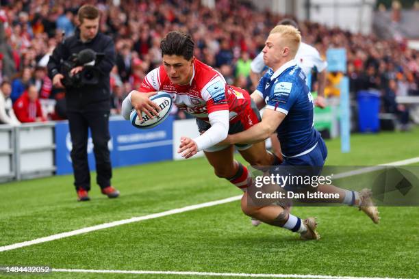 Louis Rees-Zammit of Gloucester Rugby touches down to score a disallowed try while being tackled by Arron Reed of Sale Sharks during the Gallagher...