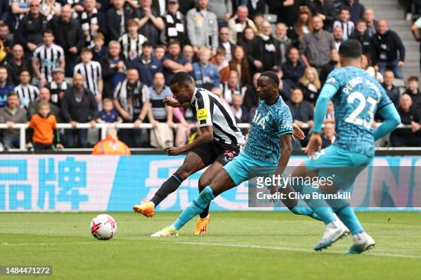 Alexander Isak of Newcastle United scores the team's fifth goal during the Premier League match between Newcastle United and Tottenham Hotspur at St....