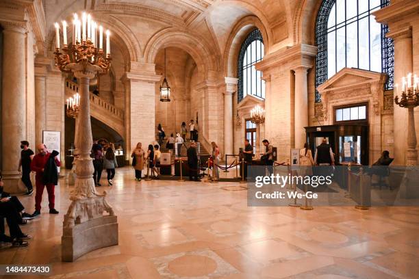 entrance hall of the new york public library on fifth avenue. - godsdienstige gebouwen stockfoto's en -beelden