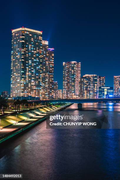 high-rise apartment in toyosu, koto ward, tokyo - high rise night stockfoto's en -beelden