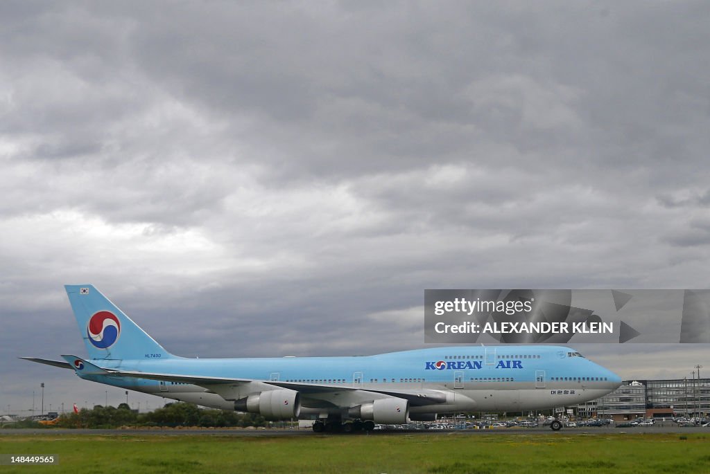 A Boeing 747-400 commercial airplane of 
