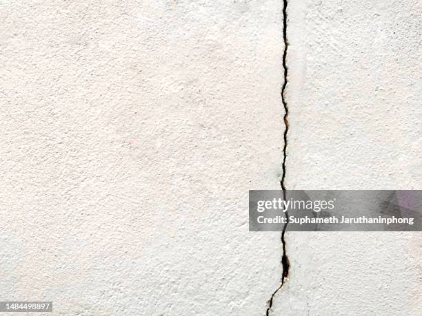 cracked wall from earthquake, fracture wall background - backgrounds grunge fractured stock pictures, royalty-free photos & images