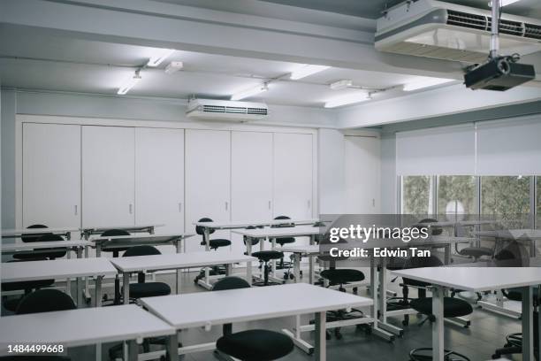 aula en el edificio interior de la universidad - classroom background fotografías e imágenes de stock