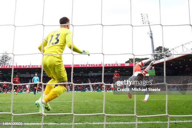 Pablo Fornals of West Ham United scores the team's fourth goal during the Premier League match between AFC Bournemouth and West Ham United at...