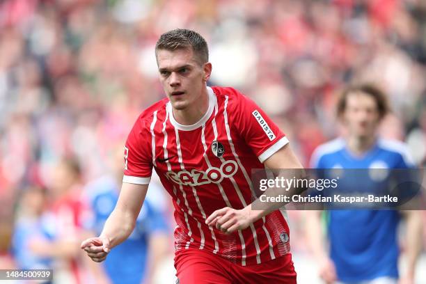 Matthias Ginter of Sport-Club Freiburg celebrates after scoring the team's fourth goal during the Bundesliga match between Sport-Club Freiburg and FC...