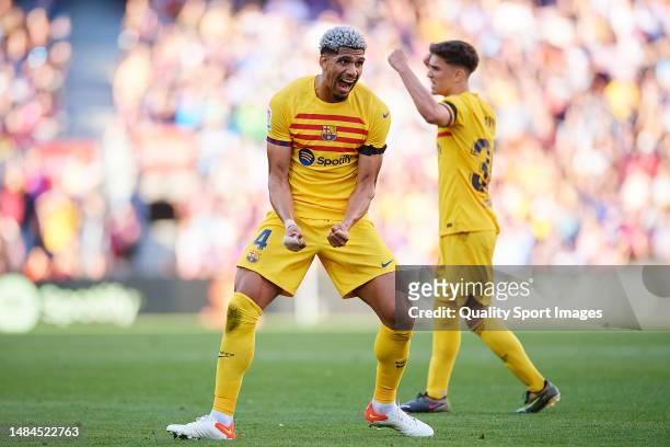 Ronald Araujo of FC Barcelona celebrates victory after the LaLiga Santander match between FC Barcelona and Atletico de Madrid at Spotify Camp Nou on...