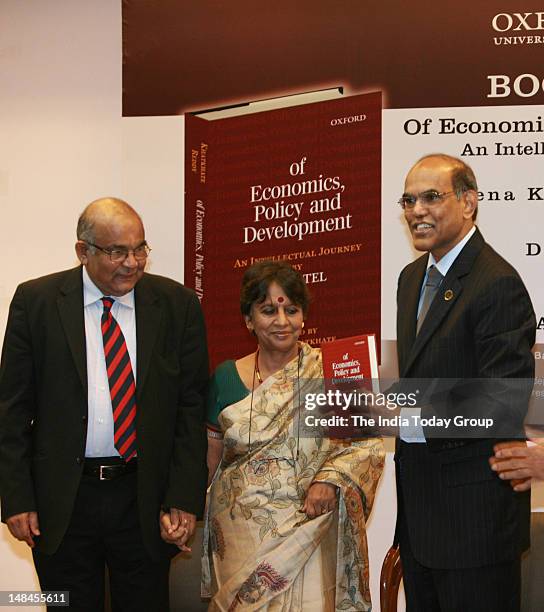 Yv Reddy Rbi 17 Dr Yv Reddy Photos & High Res Pictures - Getty Images