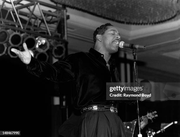 Singer Keith Washington, performs at the Hyatt Hotel in Chicago, Illinois in JANUARY 1996.