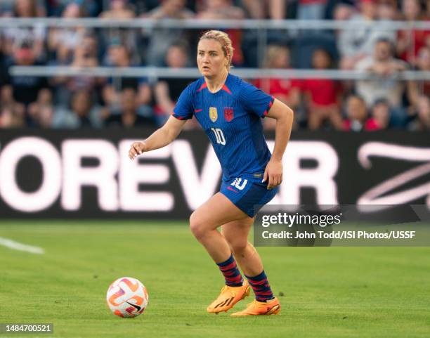 Lindsey Horan of the United States dribbles the ball during an international friendly game between Ireland and the USWNT at CITYPARK on April 11,...