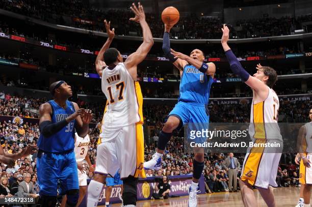 Shawn Marion of the Dallas Mavericks shoots the ball against the Los Angeles Lakers on April 15, 2012 in Los Angeles, California. NOTE TO USER: User...