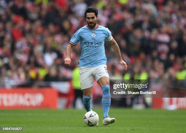 Ilkay Gundogan of Manchester City runs with the ball during the Emirates FA Cup Semi Final match between Manchester City and Sheffield Unitedat...