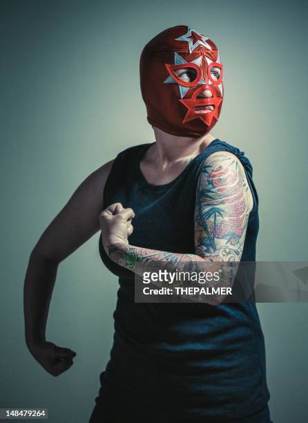 masken frau mit tätowierungen - wrestler stock-fotos und bilder
