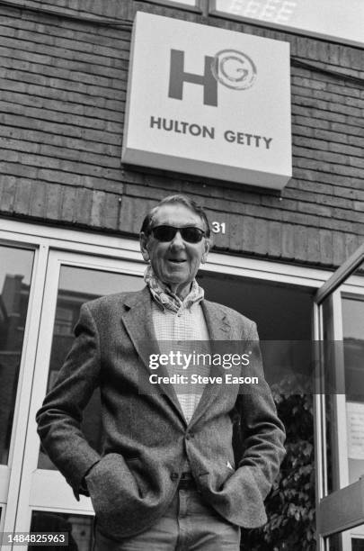 The American photographer Slim Aarons during a visit to the Hulton Getty archive in London, circa October 1999.