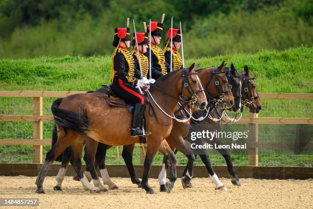 Troop Riding 2,773 Kings Troop Royal Artillery Stock Photos, High-Res Pictures, and ...