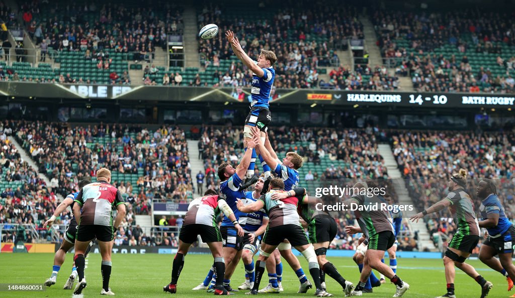 Line Out Rugbx Ted Hill of Bath wins the line out during the Gallagher Premiership ...