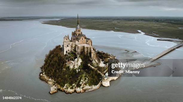 abbazia di mont saint-michel panorama aereo normandia francia - manche foto e immagini stock