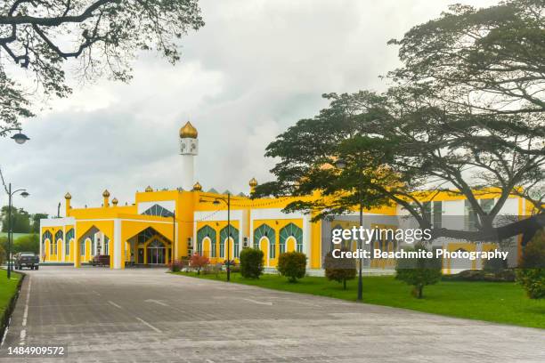 scenic morning view of an - nur mosque or masjid an - nur in sibu, sarawak, malaysia - sibu sarawak stock pictures, royalty-free photos & images