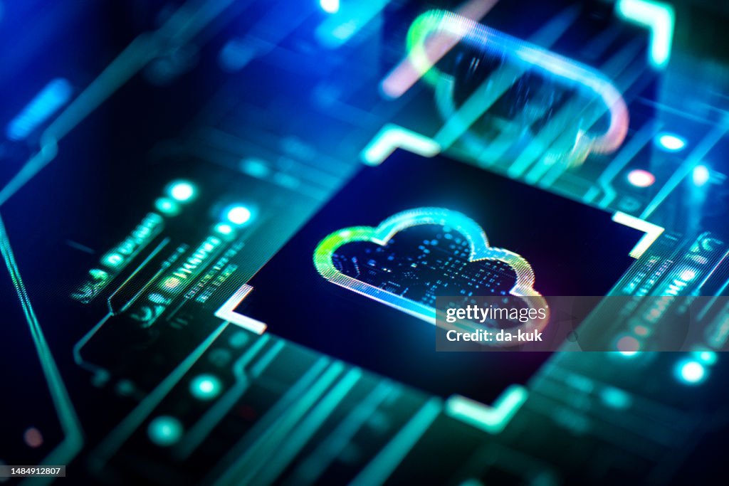 Conceito de computação em nuvem. Soluções de nuvem digital em fundo futurista de PCB