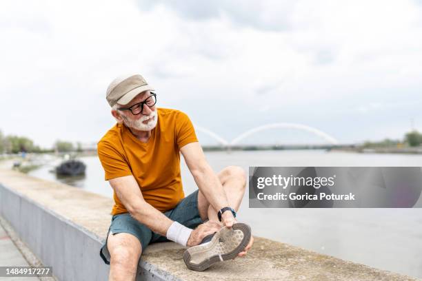 sports injury at the training - old man feet stock pictures, royalty-free photos & images