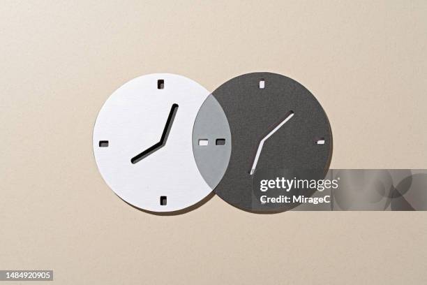 Intersecting Clock Interlocking Infographic Photos and Premium High Res Pictures - Getty ...
