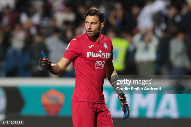 Marco Sportiello of Atalanta BC gestures during the Serie A match between Atalanta BC and AS Roma at Gewiss Stadium on April 24, 2023 in Bergamo,...