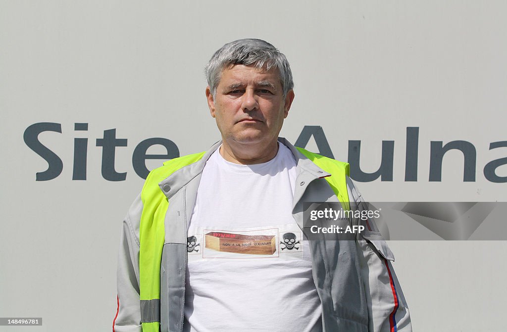 Worker of French carmaker PSA Peugeot Ci