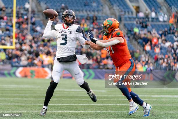 Quarterback Jalan McClendon of the Vegas Vipers looks to throw the ball during the second half of the game against the Seattle Sea Dragons at Lumen...