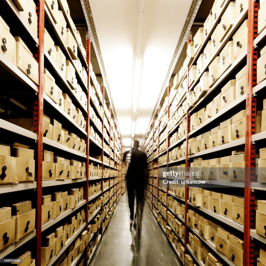 Untergeschoss stores.