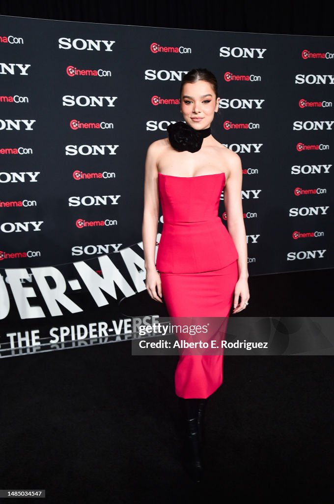 hailee-steinfeld-attends-opening-night-and-sony-pictures-entertainment-presentation-at-the.jpg
