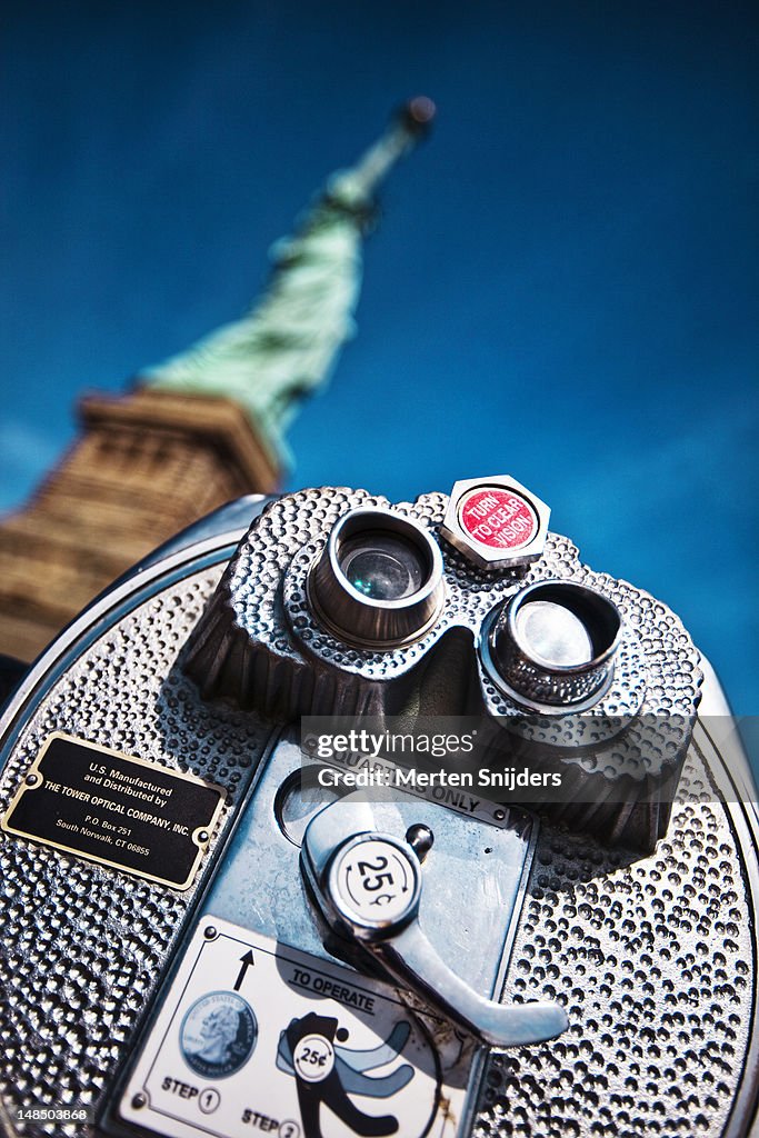 Binoculars and Statue of Liberty.