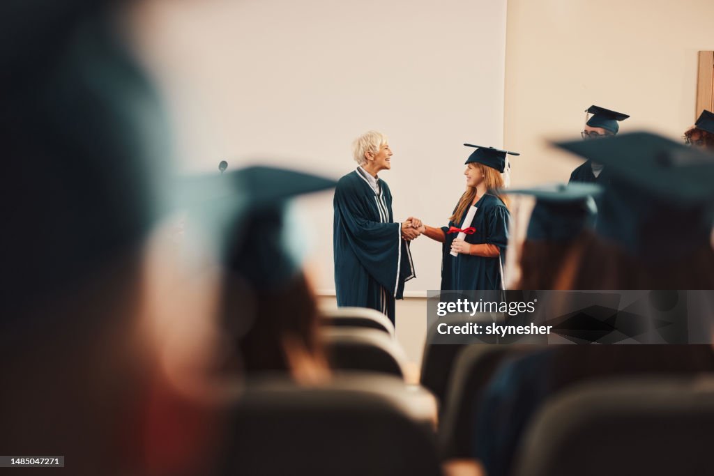 Herzlichen Glückwunsch zu Ihrem Abschluss!