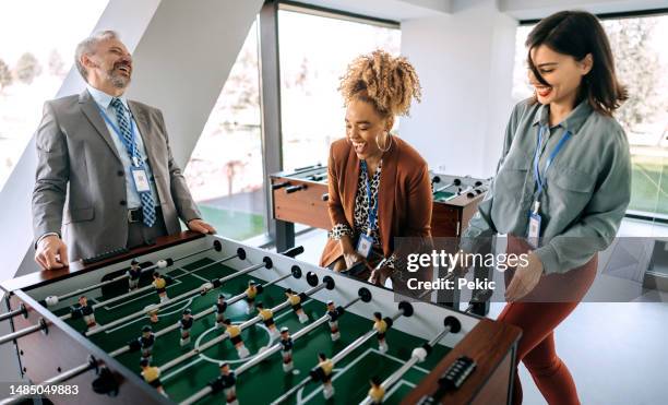 let the games begin - happy colleagues doing team building activity imagens e fotografias de stock