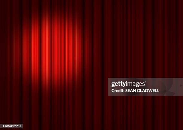 red curtains with spotlight - spotlight uk premiere stockfoto's en -beelden