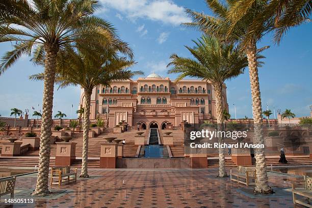 emirates palace hotel. - emirates palace stock-fotos und bilder