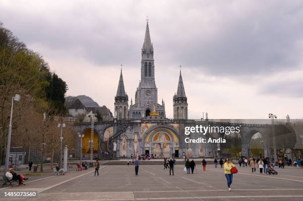 Lourdes : Basilica of Our Lady of the Rosary.