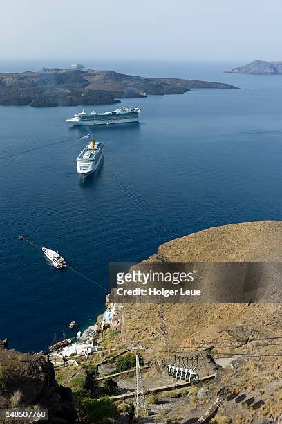 gondola and cruiseships at anchor. - fira santorini stock pictures, royalty-free photos & images