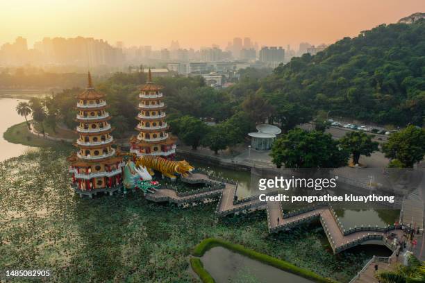 aerial view of kaohsiung, taiwan dragon and tiger pagodas at lotus pond. - kaohsiung taiwan stockfoto's en -beelden